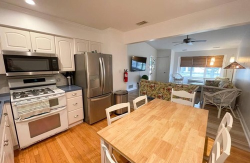 Village Green House | Updated 2 Bed, 1 Bath Village Green Quad