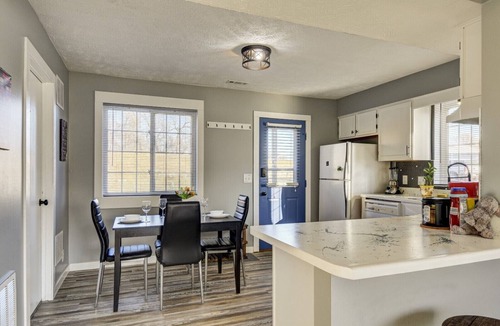 Pottawattamie County Apartment | Updated 2 Bedroom Apartment A Stone's Throw From Downtown Omaha