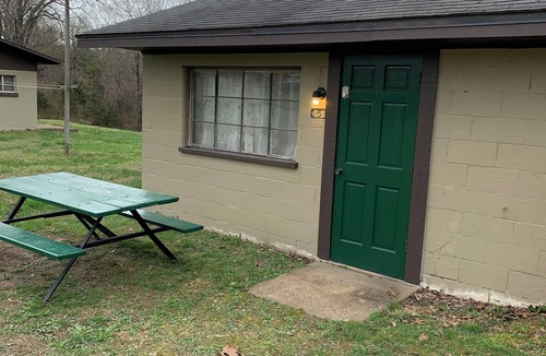 Oakland Cabin | Updated 2-Bedroom Cabin on Bull Shoals Lake
