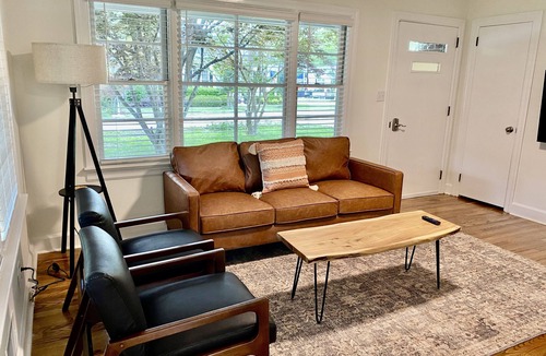 Apex House | Updated 2-bedroom Ranch in Downtown Apex