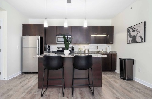 Grandview Heights Apartment | Updated 2-Bedroom with a pool and hot tub