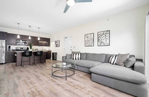 Grandview Heights Apartment | Updated 2-Bedroom with a pool and hot tub
