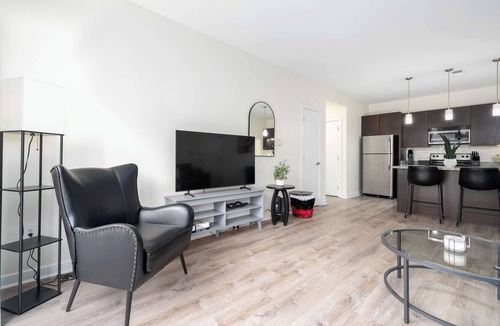 Grandview Heights Apartment | Updated 2-Bedroom with a pool and hot tub