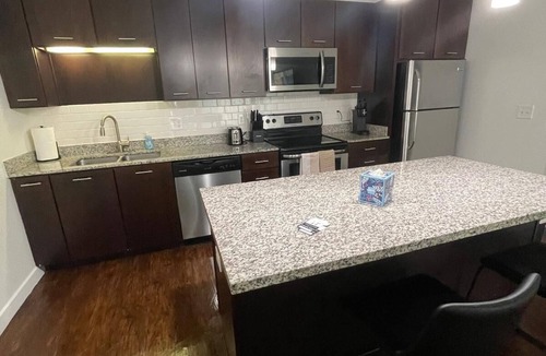 Grandview Heights Apartment | Updated 2-Bedroom with a pool and hot tub