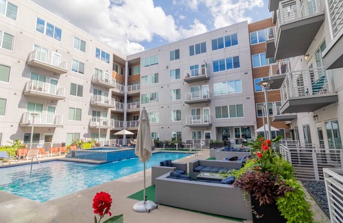 Grandview Heights Apartment | Updated 2-Bedroom with a pool and hot tub