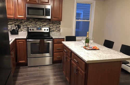 Portland Apartment | Updated 2 Bedroom with Roof deck and backyard