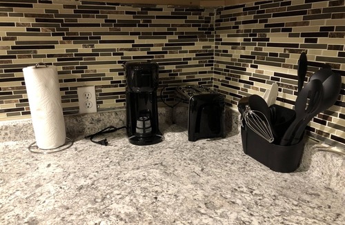 Portland Apartment | Updated 2 Bedroom with Roof deck and backyard