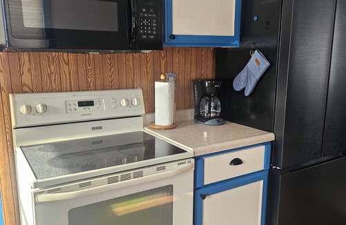 Beaver Dam House | Updated 2BR Work or Fun Ready North Hwy 33