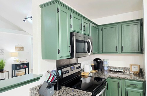 Abilene House | Updated 3-bd 2 bath house in South Abi with 2 King, 1 Queen, 1 twin rollaway bed