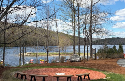 Grantham House | Updated 3-bedroom with AC on Eastman Lake & Golf Course - near Dartmouth College