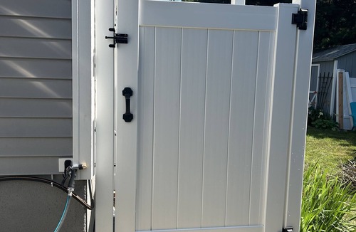 Kenyon House | Updated 3BR, 2 BA Cottage with 2 beach parking passes