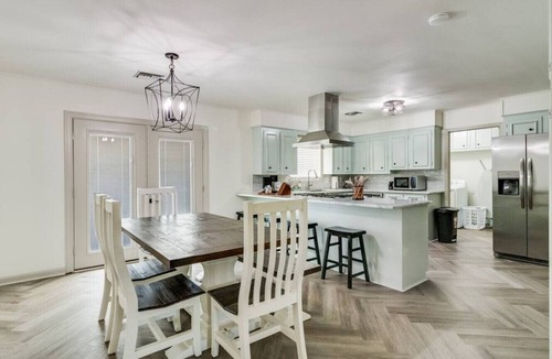 Crowley House | Updated 3BR escape in Crowley