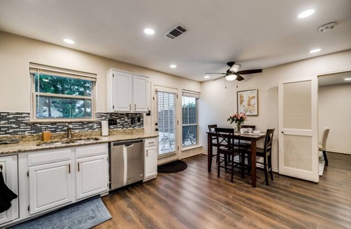 North Central Carrollton House | Updated 4 Bedroom Home Pool, Sleeps 8 Wifi Garage