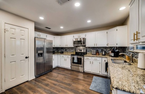 North Central Carrollton House | Updated 4 Bedroom Home Pool, Sleeps 8 Wifi Garage