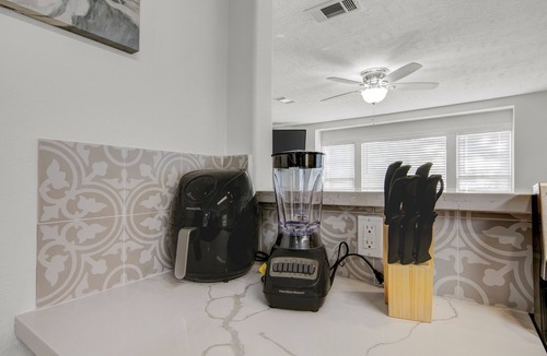 Groves House | Updated 5 bedroom home in Groves