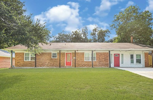 Baytown House | Updated 5BR Baytown Home Sleeps 12 Patio&Grill
