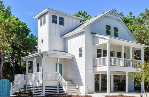 Monteray Shores House | Updated and Modern Corolla Beach Retreat!