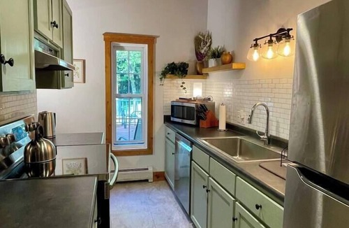 Stowe House | Updated and Spacious 3BR +loft