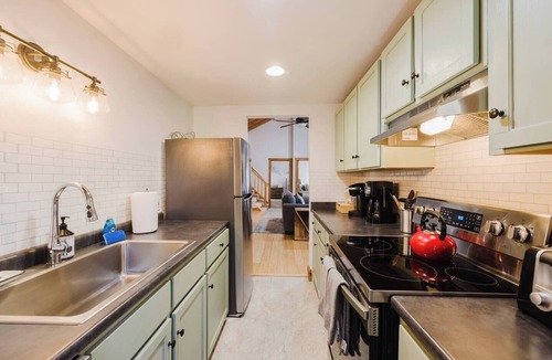 Stowe House | Updated and Spacious 3BR +loft