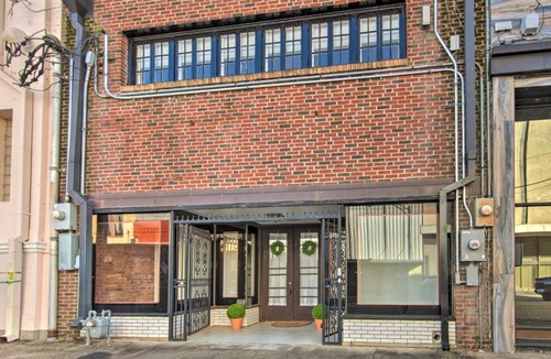 Marshall Apartment | Updated Apartment in Historic Dtwn Marshall!