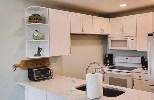 St. Augustine Beach House | UPDATED BEACHFRONT & DOG FRIENDLY-BREED RESTRICTIONS