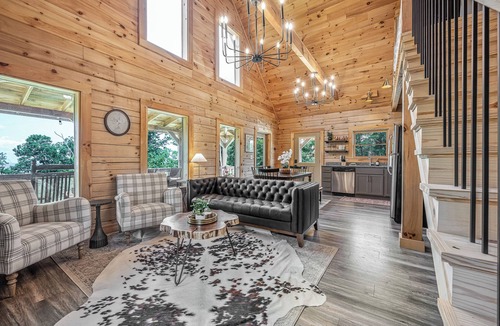 Valley Head Cabin | Updated Brow View Cabin with Hot Tub/Fire Pit/Arcade in Mentone