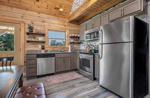 Valley Head Cabin | Updated Brow View Cabin with Hot Tub/Fire Pit/Arcade in Mentone