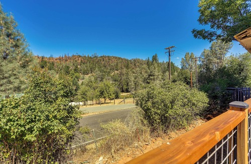 Lewiston House | Updated Cabin in Lewiston Historical District!