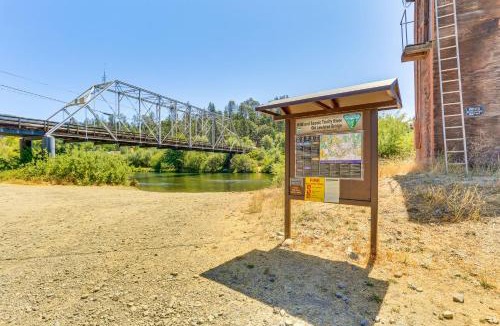 Lewiston House | Updated Cabin in Lewiston Historical District!