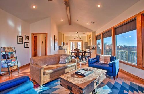 Medicine Park House | Updated Cabin w/360-Degree Mtn View: 1 Mi to Lake