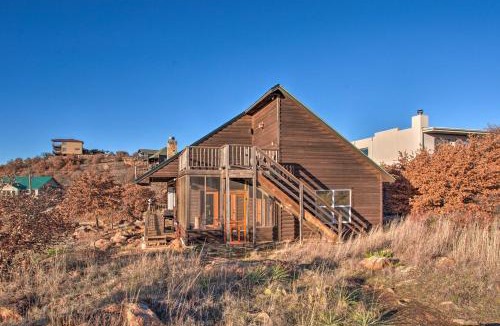 Medicine Park House | Updated Cabin w/360-Degree Mtn View: 1 Mi to Lake