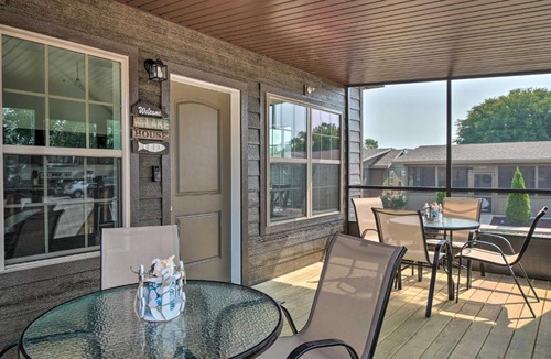 Lampe House | Updated Cabin w/Direct Lake Access & Pool!