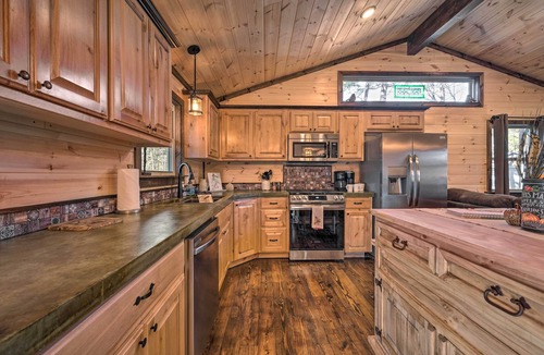 Big Cedar Cabin | Updated Cabin w/Fire Pit: 2 Mi to UTV & Hike