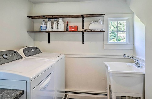 Canaan House | Updated Canaan Farmhouse: Pond & Sunset Views!