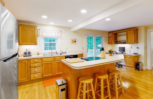 Gilford House | Updated Cape home with WiFi, W/D, full kitchen & clawfoot tub