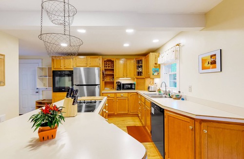 Gilford House | Updated Cape home with WiFi, W/D, full kitchen & clawfoot tub