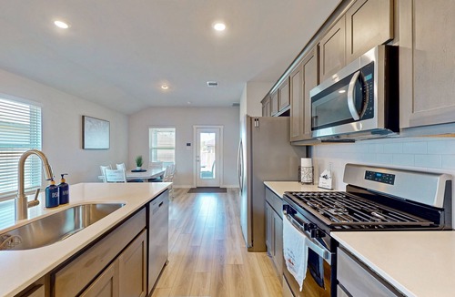 Wellborn House | Updated centrally located home: Explore all College Station has to offer