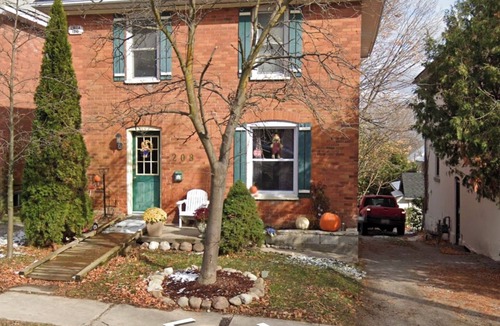 Orillia House | Updated Century home close to Beach & Downtown
