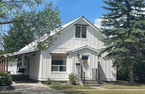 Kalispell House | Updated charming home - perfectly located between Downtown & Kidsport Complex