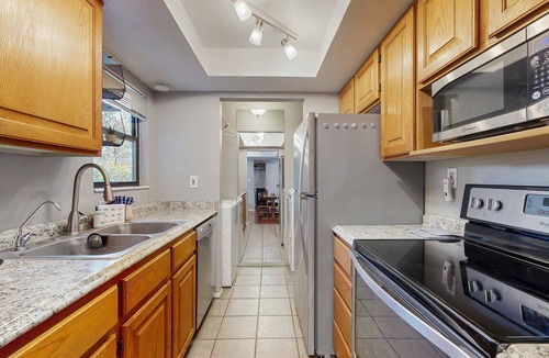 Kimball Junction Condo | Updated Condo minutes from slopes w/pool & hot tub - dog friendly