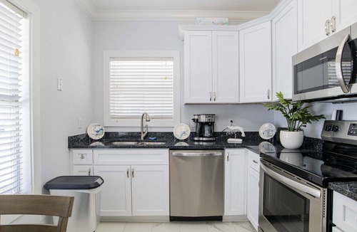 Ono Island Condo | Updated Condo Near Beach with Oasis Pool & Tiki Bar!