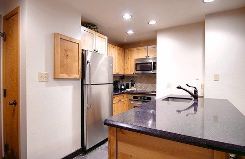 Steamboat Springs Condo | Updated Condo-Access to Multiple Heated Pools-HotTubs-Gym-Garage-Walk to Mtn/Steps to Free Town Bus