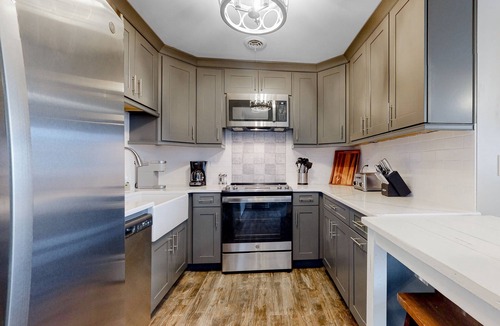 North Ocean City Condo | Updated condo w/private hot tub/shared pool, easy walk to beach & bay