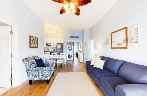 Heron Harbour Isle Condo | Updated condo with balcony, pool, fireplace & washer/dryer