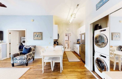 Heron Harbour Isle Condo | Updated condo with balcony, pool, fireplace & washer/dryer