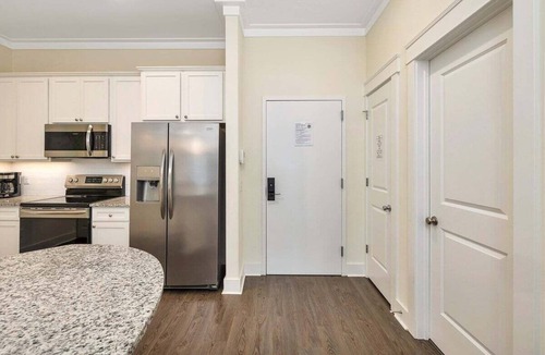 King City Condo | Updated condo with pool & steps to village