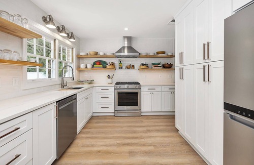 Saint Simons Heights House | Updated cottage with stunning pool