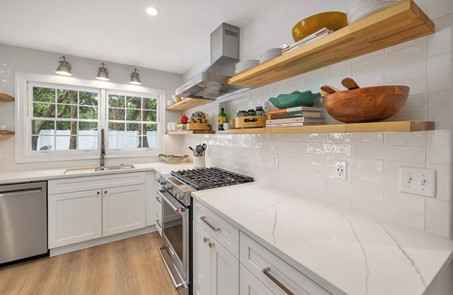 Saint Simons Heights House | Updated cottage with stunning pool