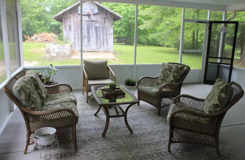 Cadiz House | Updated cottage across from Lake Barkley, awesome patio, pets welcome!