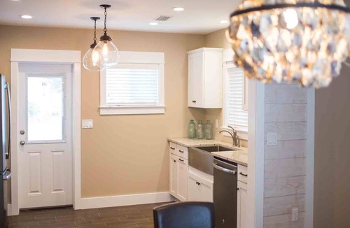 Destin House | Updated Cottage in Renovated Private Community.